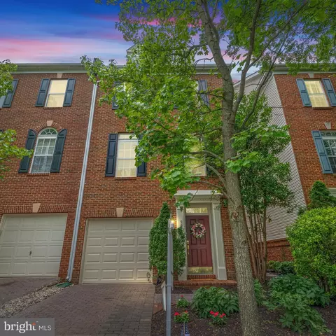 5048 Grimm Dr, Alexandria, VA 22304