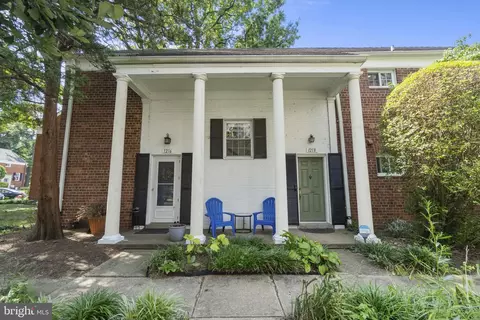 1218 Martha Custis Dr, Alexandria, VA 22302