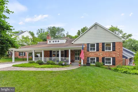 630 Oakley Pl, Alexandria, VA 22302