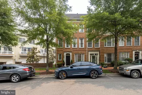 414 Ferdinand Day Dr, Alexandria, VA 22304