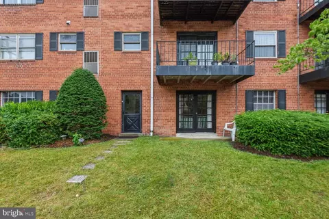 5929 Quantrell Ave, Alexandria, VA 22312