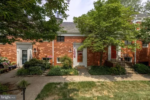 1653 Fitzgerald Ln #913, Alexandria, VA 22302