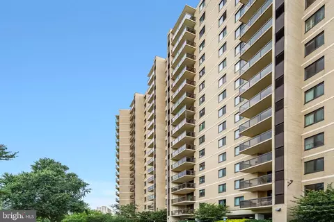 203 Yoakum Pkwy #914, Alexandria, VA 22304
