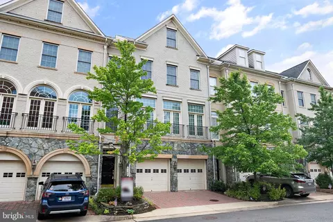 5147 Brawner Pl, Alexandria, VA 22304