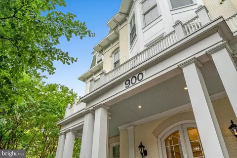 900 N Washington St #201E, Alexandria, VA 22314