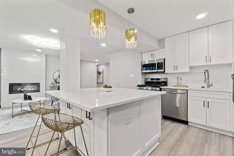 5 Canterbury Sq #101, Alexandria, VA 22304