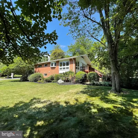 1901 Hawthorne Ave, Alexandria, VA 22311