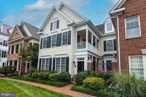 324 S Fayette St S, Alexandria, VA 22314