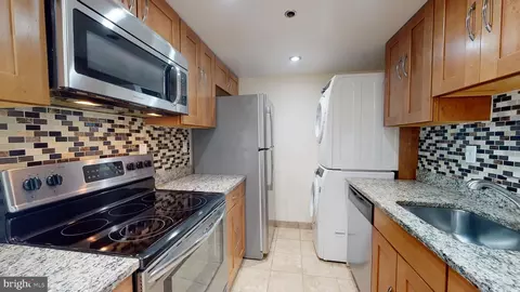 5911 Edsall Rd #602, Alexandria, VA 22304