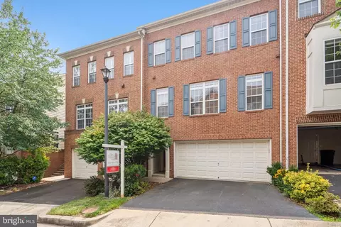 429 Clayton Ln, Alexandria, VA 22304
