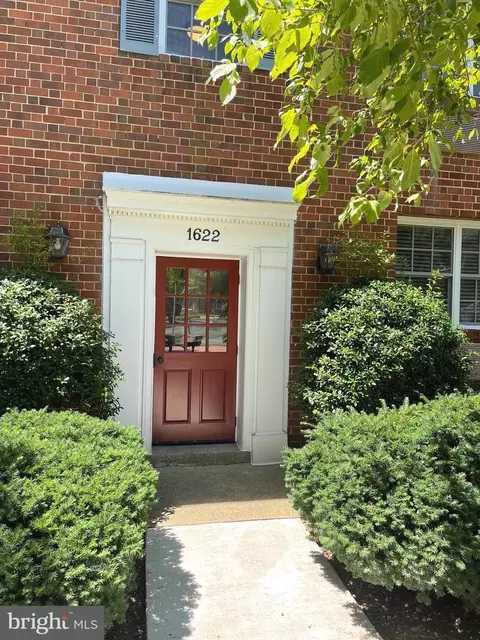 1622 W Abingdon Dr #202, Alexandria, VA 22314