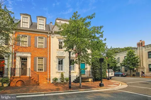 130 N Columbus St, Alexandria, VA 22314
