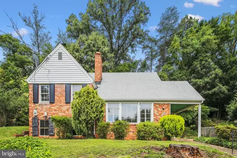 804 Parkway Ter, Alexandria, VA 22302