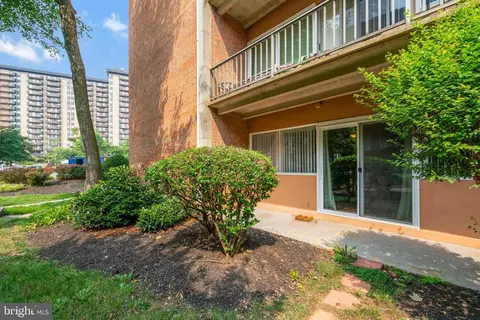 401 N Armistead St #T9, Alexandria, VA 22312