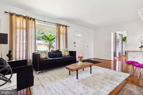 127 N Floyd St, Alexandria, VA 22304