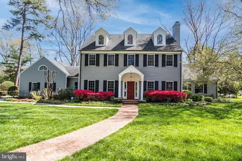 921 Vicar Ln, Alexandria, VA 22302