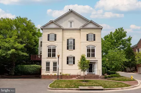 5228 Brawner Pl, Alexandria, VA 22304