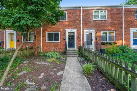 39 E Rosemont Ave, Alexandria, VA 22301