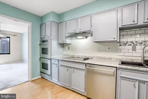 203 Yoakum Pkwy #1010, Alexandria, VA 22304