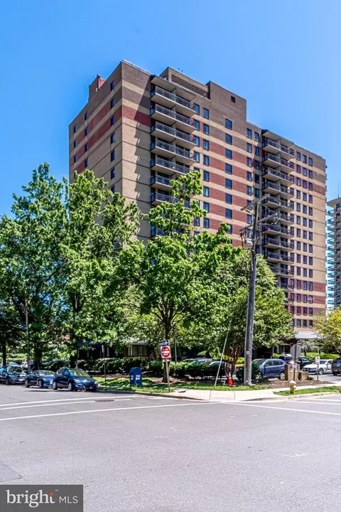 801 N Pitt St #902, Alexandria, VA 22314