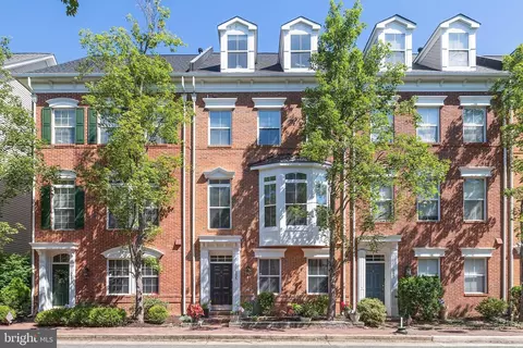 255 Medlock Ln, Alexandria, VA 22304