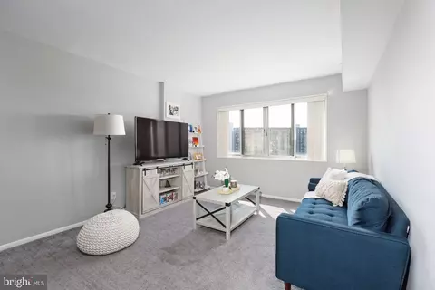 5340 Holmes Run Pkwy #818, Alexandria, VA 22304