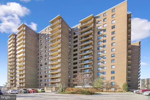 200 N Pickett St #207, Alexandria, VA 22304