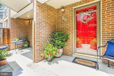 1702 Dogwood Dr #C, Alexandria, VA 22302