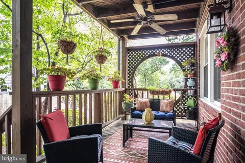3 Russell Rd #3B, Alexandria, VA 22301