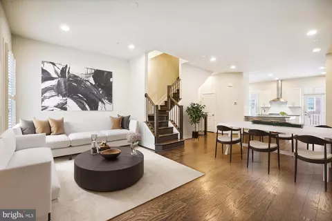 1419 Van Valkenburgh Ln, Alexandria, VA 22301