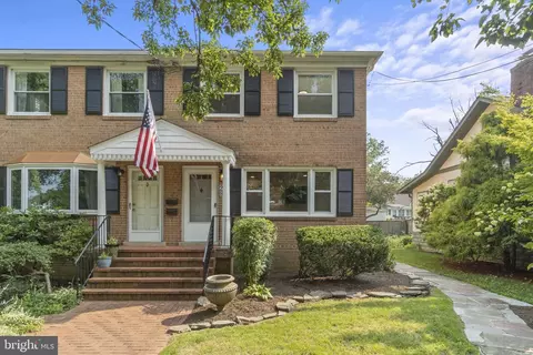 2 Forrest St #B, Alexandria, VA 22305