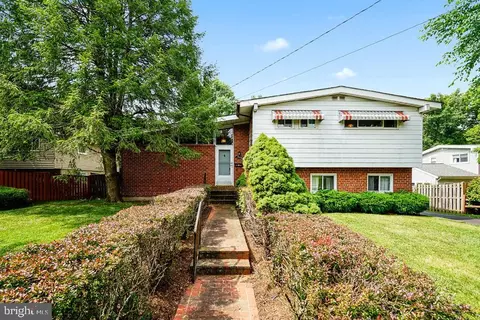 5006 Regency Pl, Alexandria, VA 22304