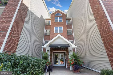 3309 Wyndham Cir #3171, Alexandria, VA 22302