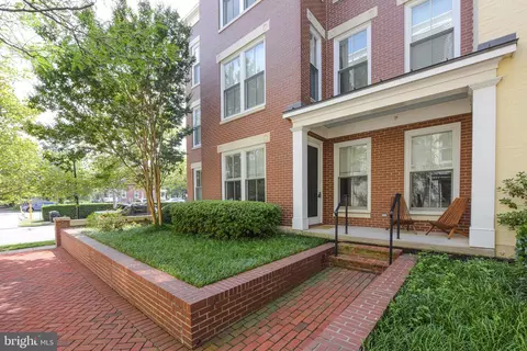 910 Powhatan St #104S, Alexandria, VA 22314