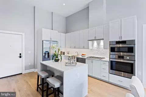 925 N Fairfax St #209, Alexandria, VA 22314
