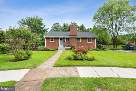 1111 Archer Ct, Alexandria, VA 22312