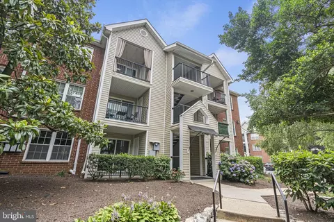 3306 Wyndham Cir #129, Alexandria, VA 22302