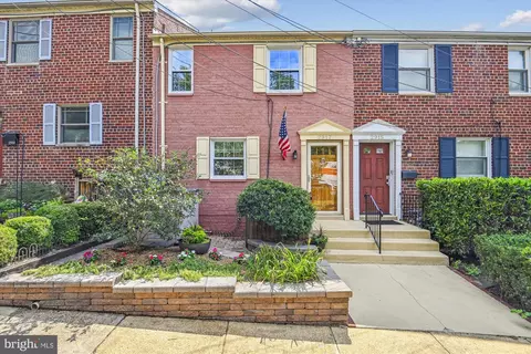 2917 Hickory St, Alexandria, VA 22305