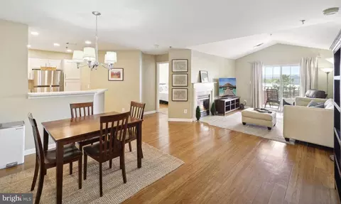 1100 Quaker Hill Dr #423, Alexandria, VA 22314