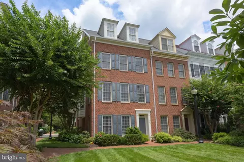 341 S Fayette St, Alexandria, VA 22314