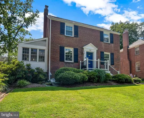 1612 Crestwood Dr, Alexandria, VA 22302