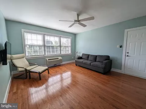1808 W Abingdon Dr #302, Alexandria, VA 22314
