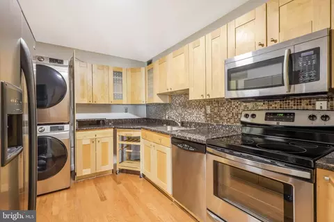 307 Yoakum Pkwy #1721, Alexandria, VA 22304