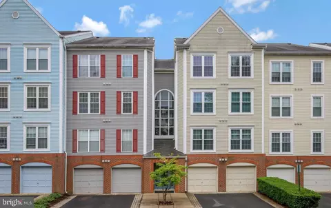 249 S Pickett St S #102, Alexandria, VA 22304