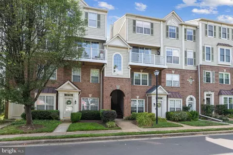 1919 Kenwood Ave #303, Alexandria, VA 22302