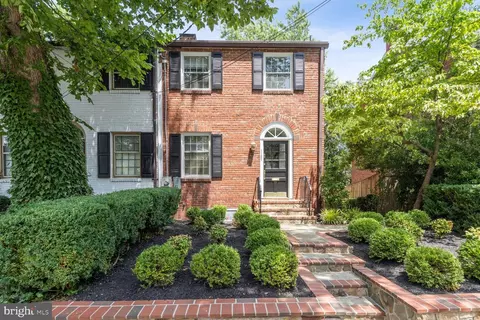 1127 Powhatan St, Alexandria, VA 22314