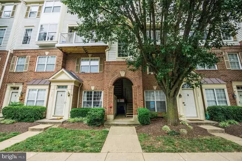 1725 Kingsgate Ct #304, Alexandria, VA 22302