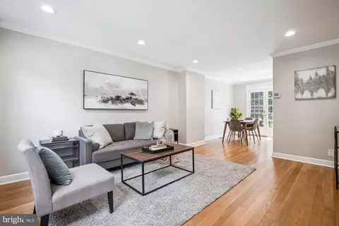 4908 28th St S, Arlington, VA 22206
