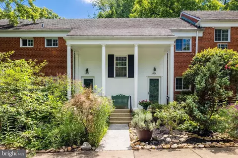 1634 Fitzgerald Ln, Alexandria, VA 22302