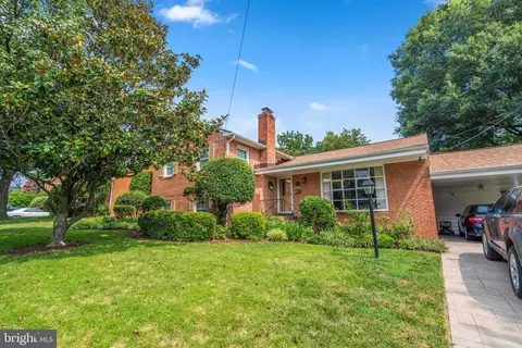 1327 Juliana Pl, Alexandria, VA 22304